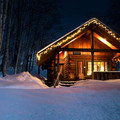 winter_cabin_at_night-894385.jpg